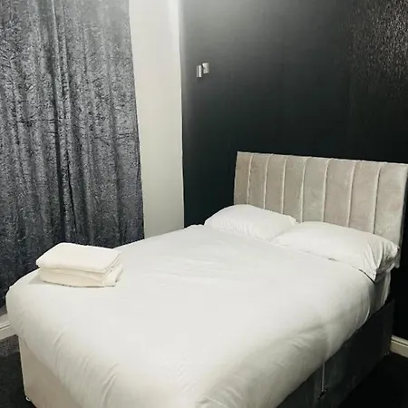 Hotel Oyo The Pleasant House Manchester Esterno foto