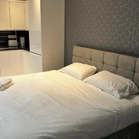 Hotel Oyo The Pleasant House Manchester Esterno foto